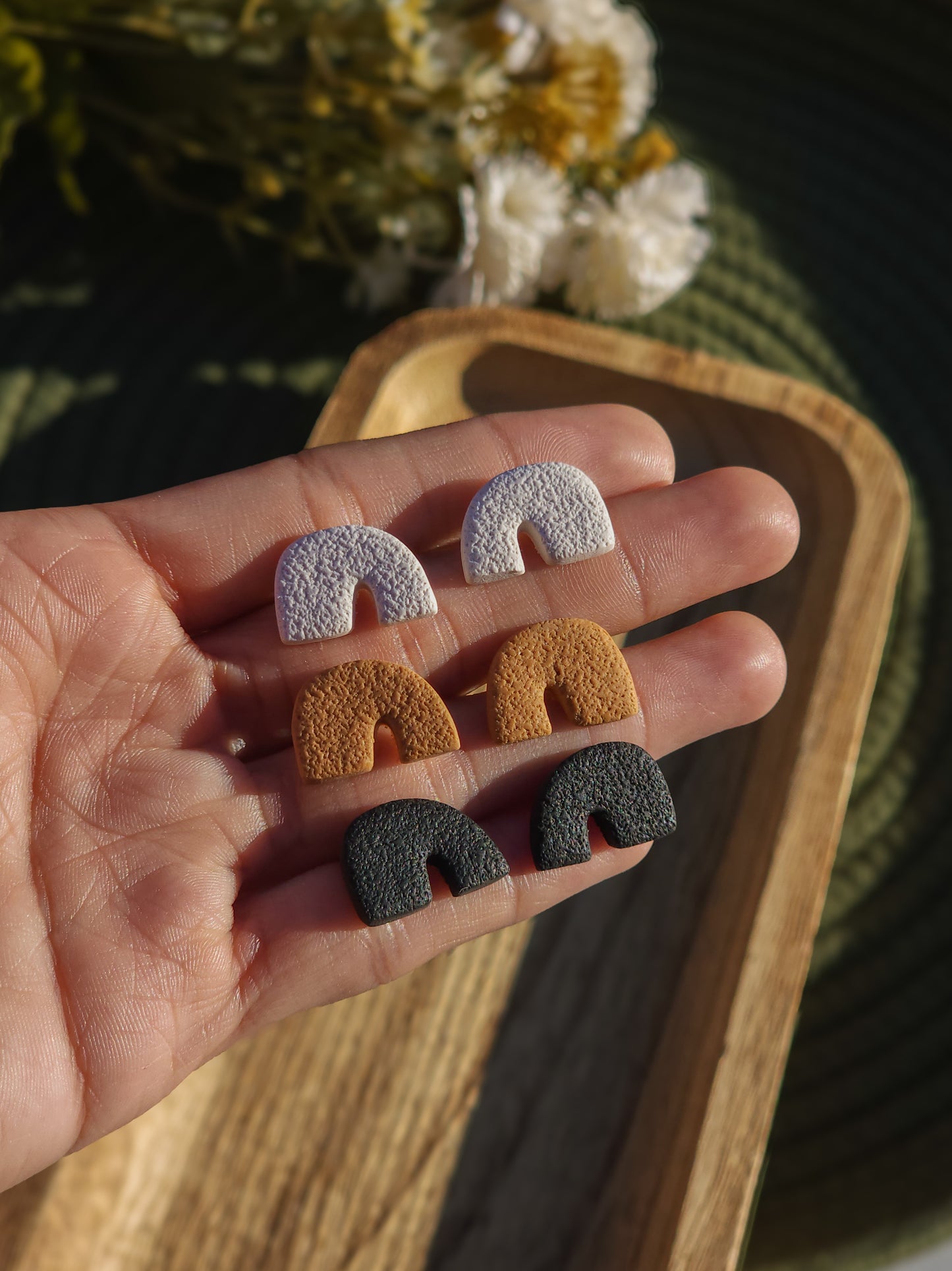 Anna | Solid Arch Stud Earrings