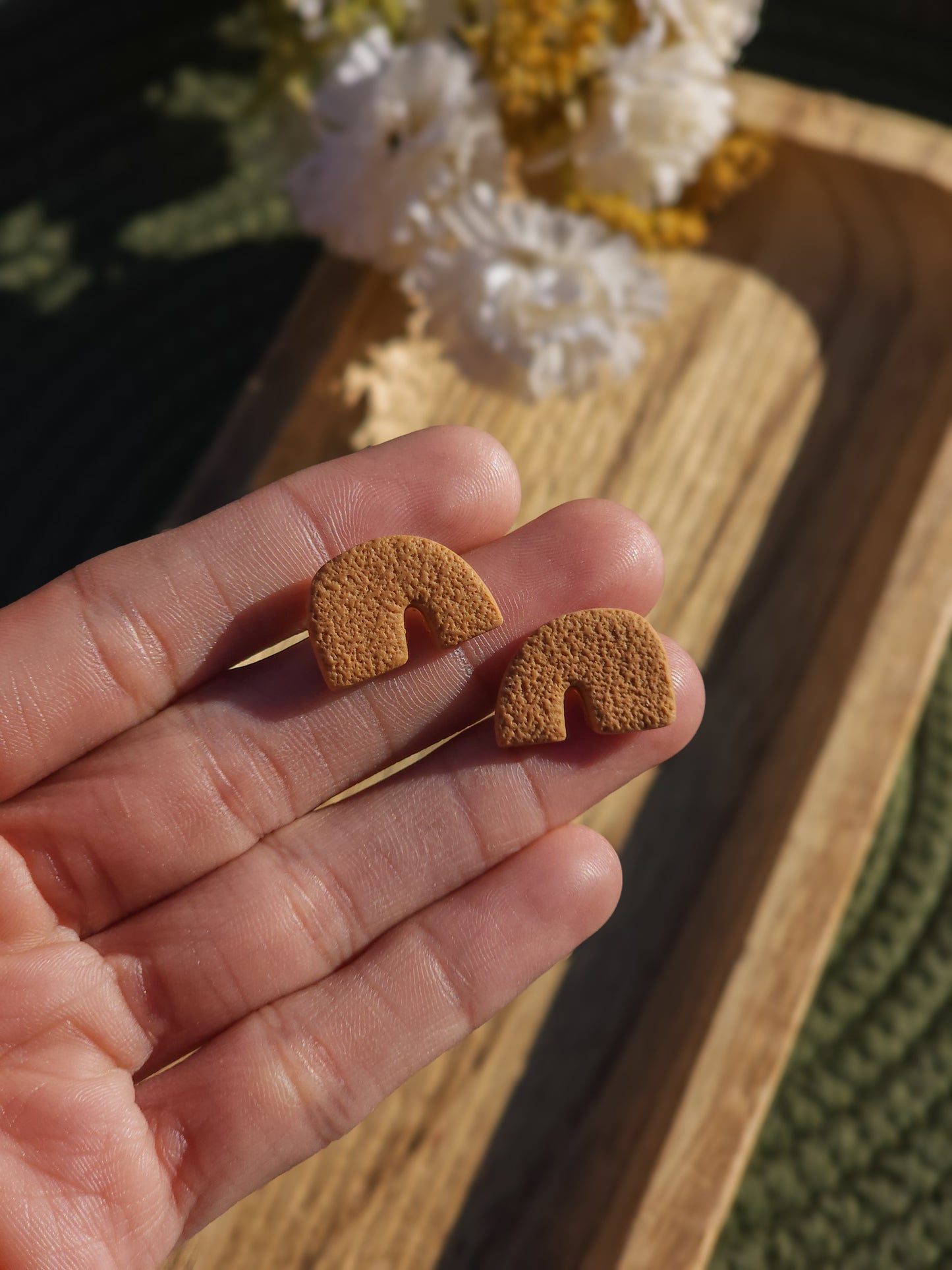 Anna | Solid Arch Stud Earrings