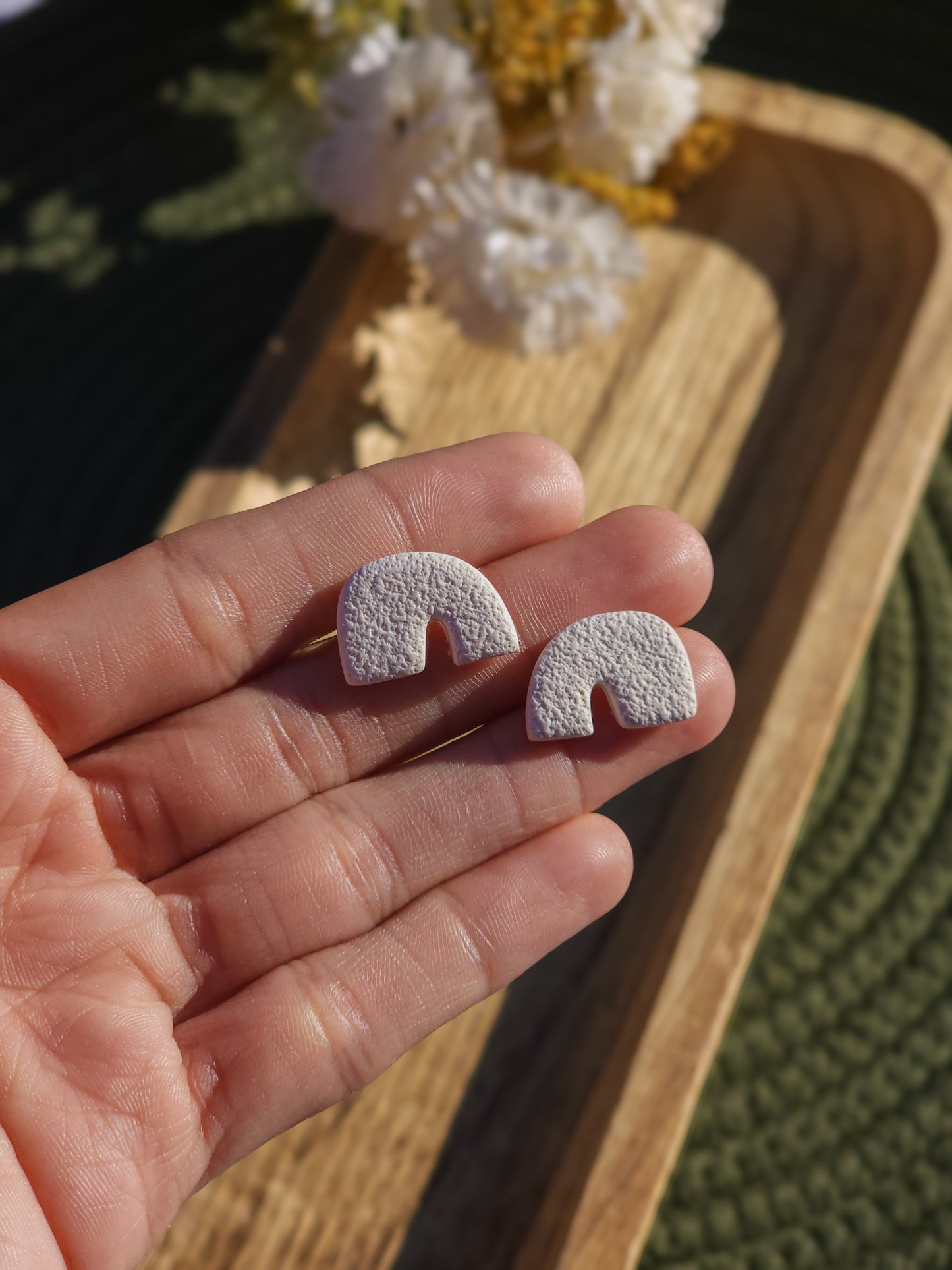 Anna | Solid Arch Stud Earrings