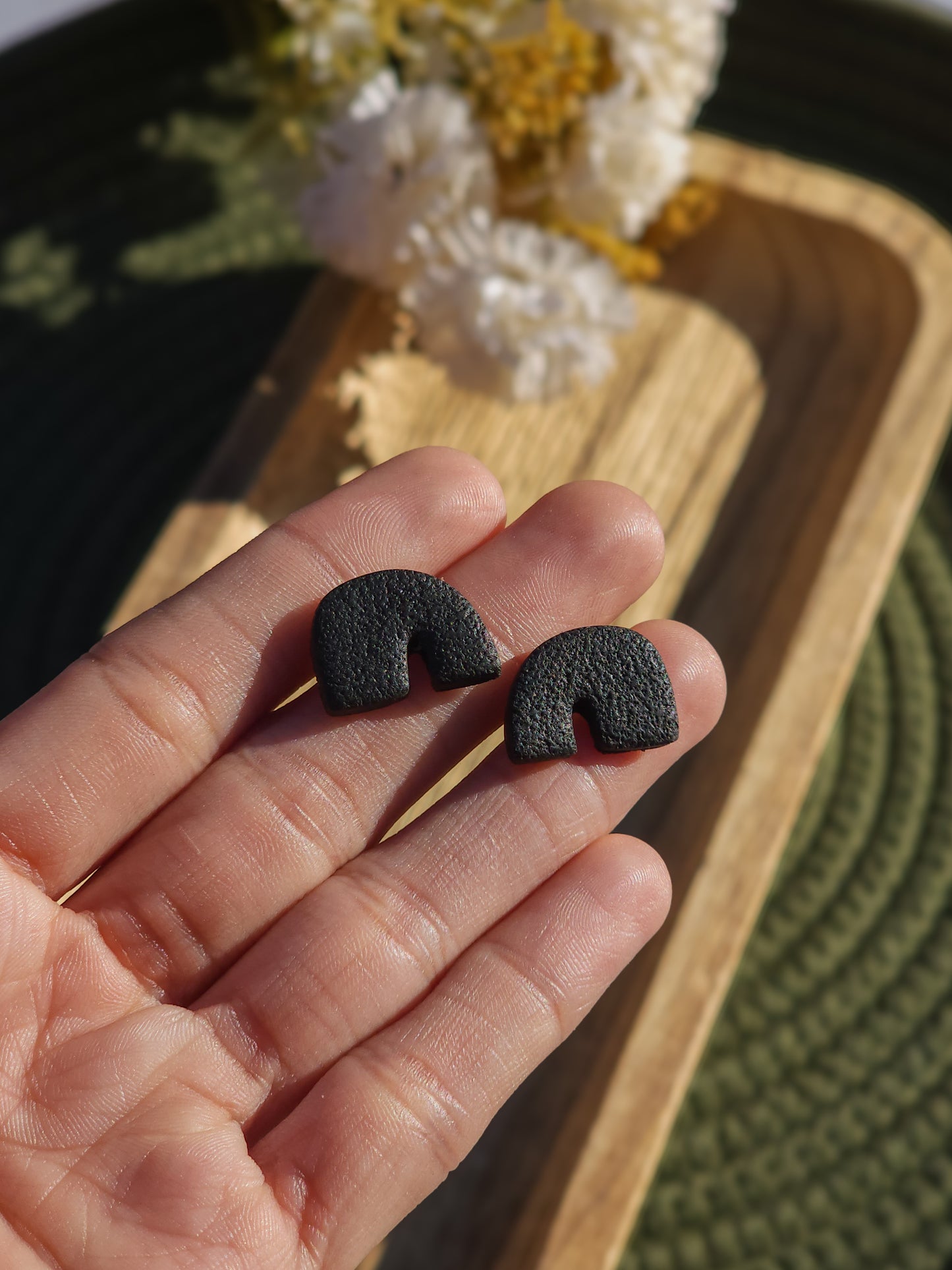 Anna | Solid Arch Stud Earrings
